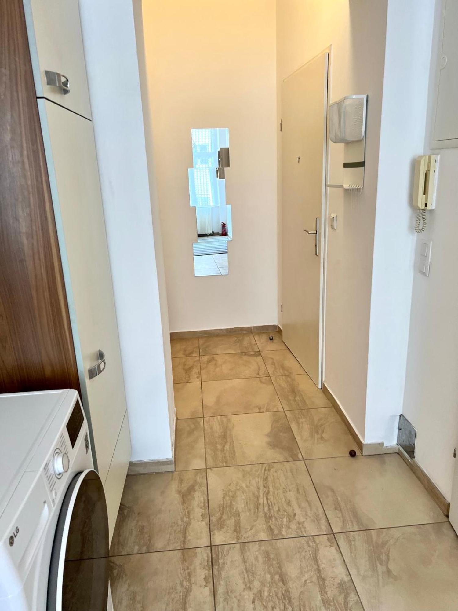 Cozy City Retreat - By Nahuen Suites Graz Bagian luar foto