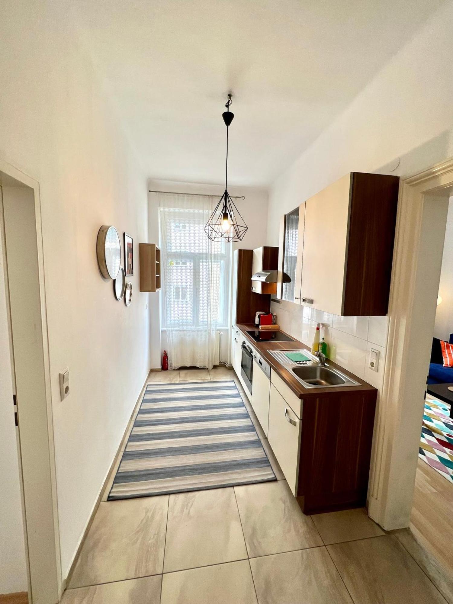 Cozy City Retreat - By Nahuen Suites Graz Bagian luar foto