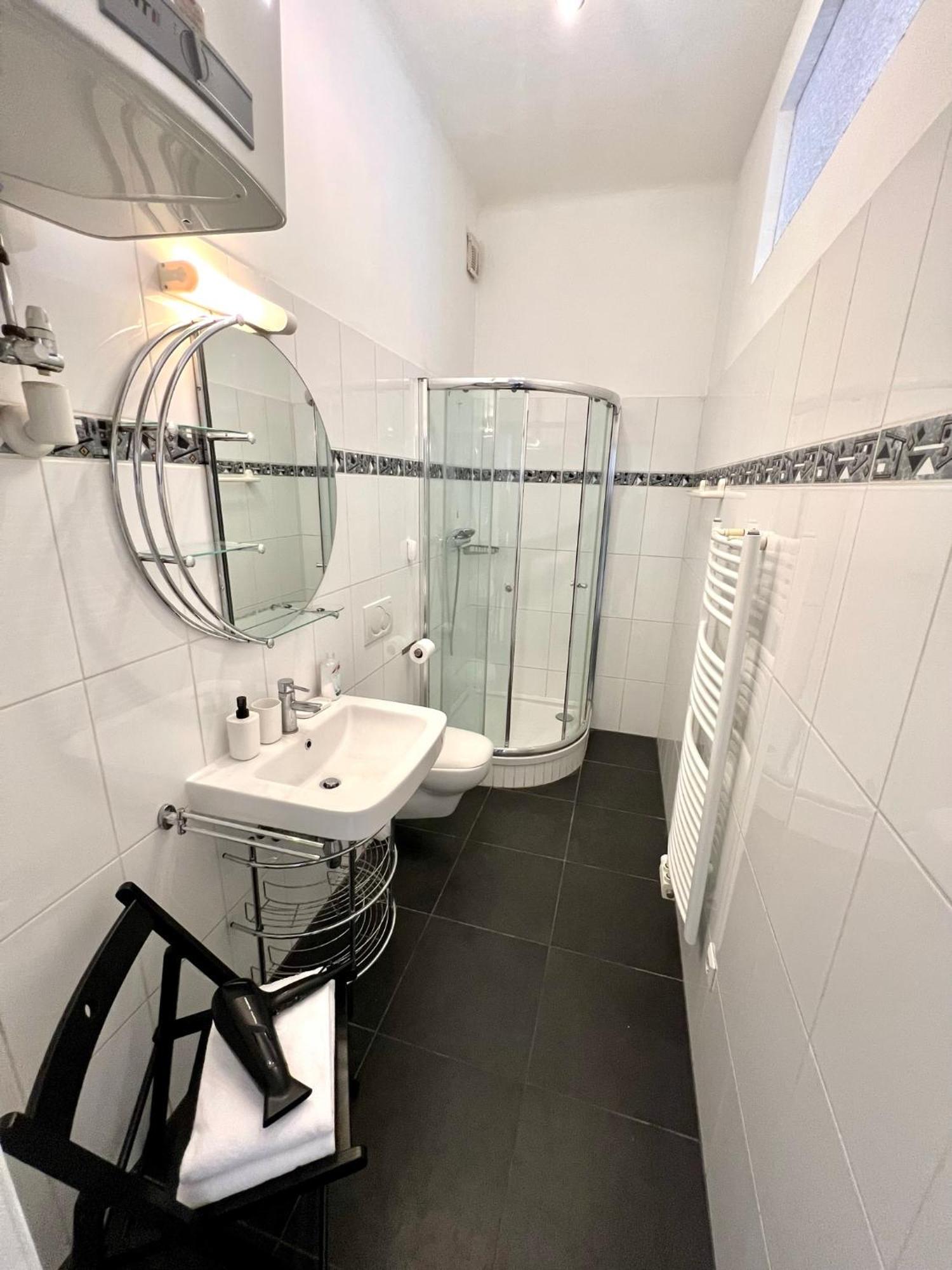 Cozy City Retreat - By Nahuen Suites Graz Bagian luar foto